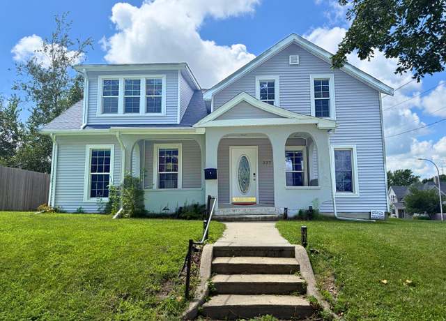 Property at 327 Boone St, Boone, IA 50036, 5 beds, 2.5 baths
