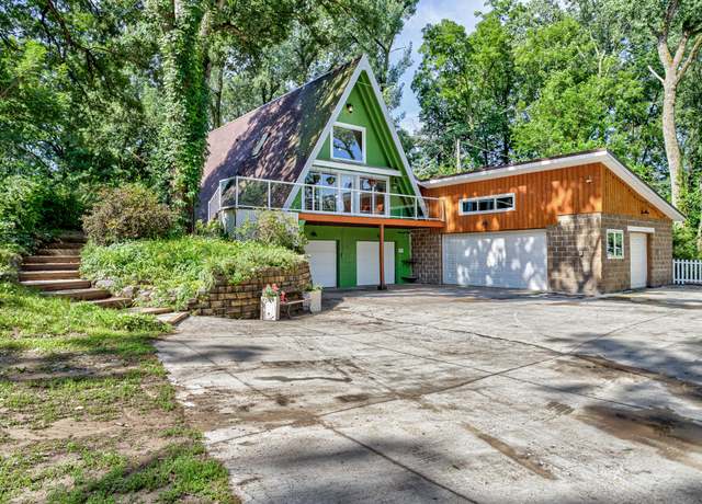 Property at 532 W Riverside Rd, Ames, IA 50010, 3 beds, 2.5 baths