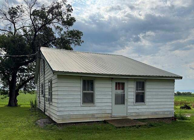 Property at 16672 160th St, Wellsburg, IA 50680, 3 beds, 0.5 baths