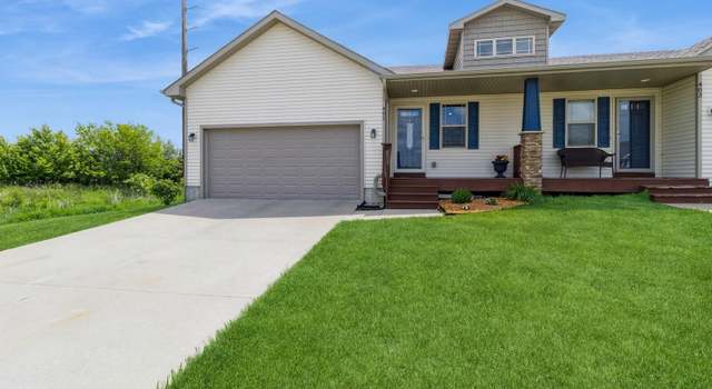 Photo of 401 W Centennial Dr, Huxley, IA 50124