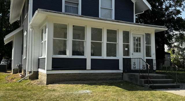 Photo of 327 Stanton Ave, Ames, IA 50014