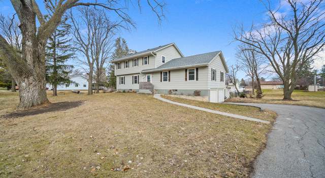 Photo of 2612 Woodview Dr, Ames, IA 50014