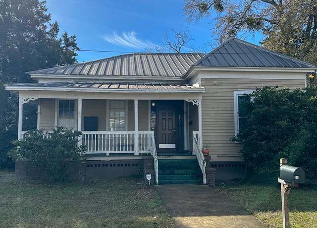 Property at 243 Daniel Pl, Eufaula, AL 36027, 4 beds, 3 baths