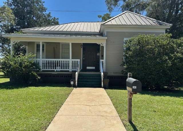 Property at 243 Daniel Pl, Eufaula, AL 36027, 4 beds, 3 baths