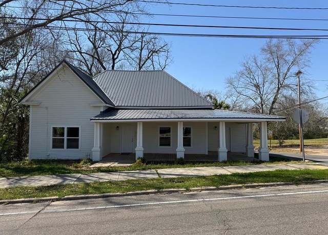 Property at 504 Saint Andrews St, Dothan, AL 36301, 4 beds, 2 baths