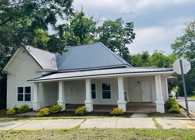 Property at 504 Saint Andrews St, Dothan, AL 36301, 4 beds, 2 baths
