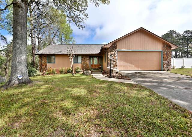 Property at 409 Inlet Rd, Eufaula, AL 36027, 3 beds, 2 baths
