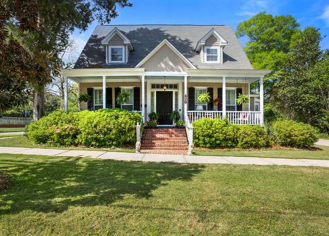 Property at 420 Broad St, Eufaula, AL 36027, 4 beds, 3.5 baths