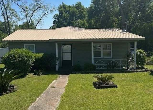 Property at 621 Parker Dr, Eufaula, AL 36027, 3 beds, 2 baths