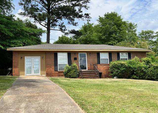 Property at 610 Spruce Dr, Eufaula, AL 36027, 3 beds, 2 baths