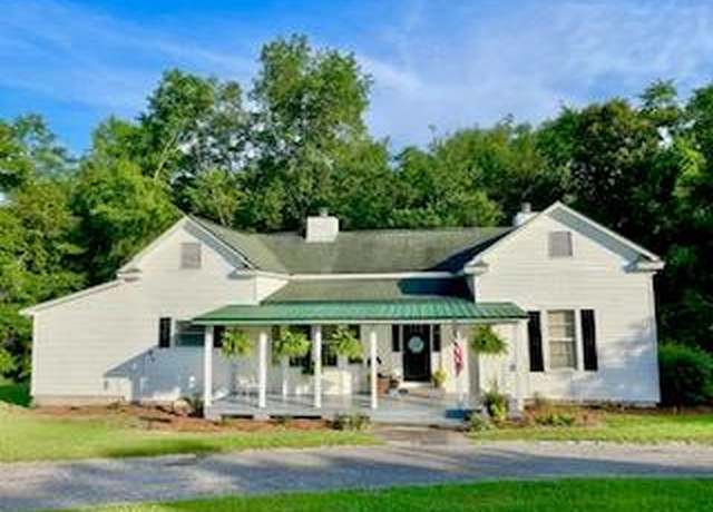 Property at 217 Woodlawn Dr, Eufaula, AL 36027, 3 beds, 2 baths