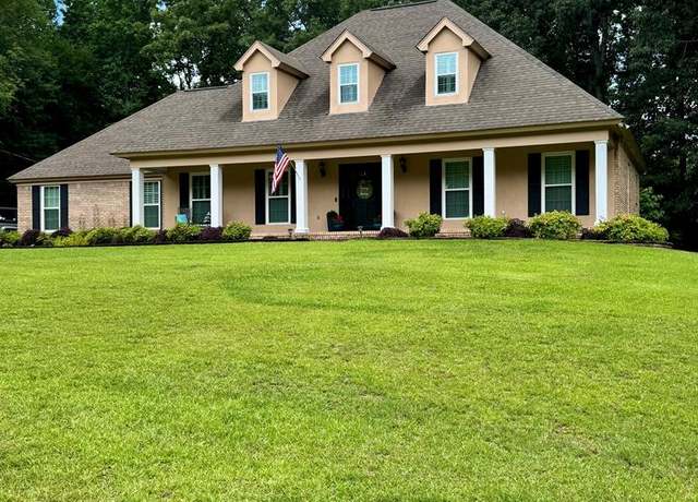 Property at 124 Collinswood Dr, Eufaula, AL 36027, 3 beds, 2.5 baths