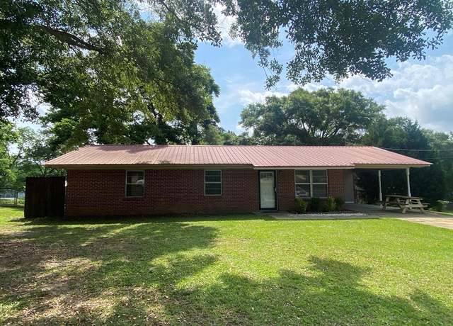 Property at 11 Myra Ln, Eufaula, AL 36027, 3 beds, 1.5 baths