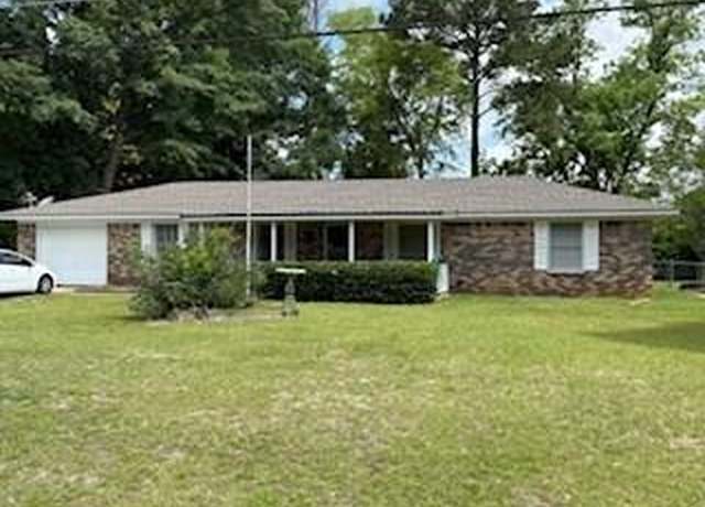 Property at 62 Lakeside Dr, Eufaula, AL 36027, 3 beds, 2 baths
