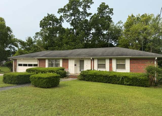 Property at 335 Azalea Dr, Eufaula, AL 36027, 3 beds, 2 baths
