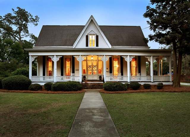 Property at 223 Randolph Ave, Eufaula, AL 36027, 3 beds, 3 baths