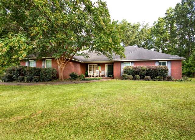 Property at 213 Woodhill Cir, Eufaula, AL 36027, 4 beds, 2 baths