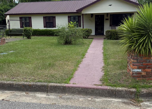 Property at 204 Hollins Ln, Eufaula, AL 36027, 4 beds, 1 bath