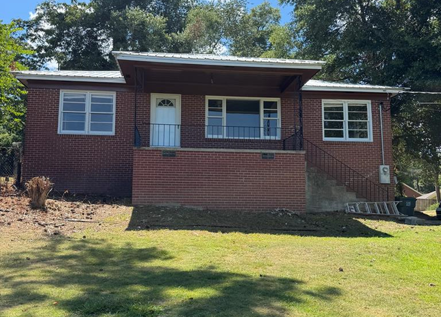 Property at 31 Brantley Dr, Eufaula, AL 36027, 3 beds, 1 bath