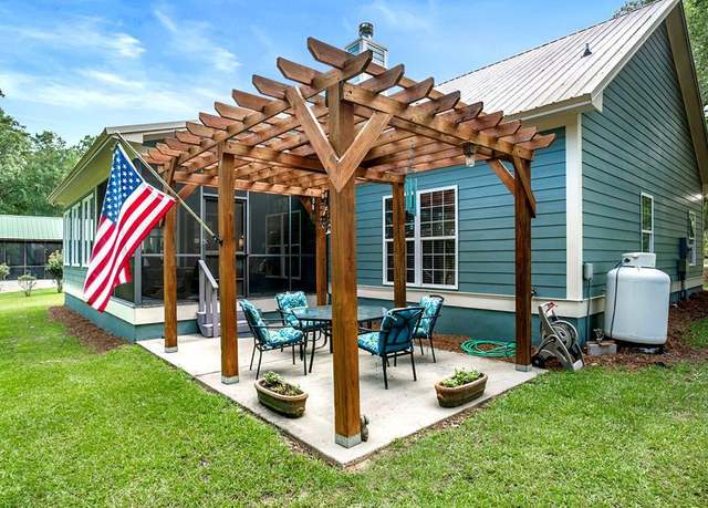 Property at 30 Lakepoint Dr, Fort Gaines, GA 39851, 3 beds, 2 baths