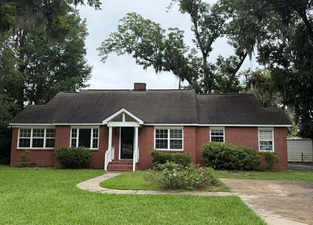 Property at 317 Riverside Dr, Eufaula, AL 36027, 3 beds, 1.5 baths