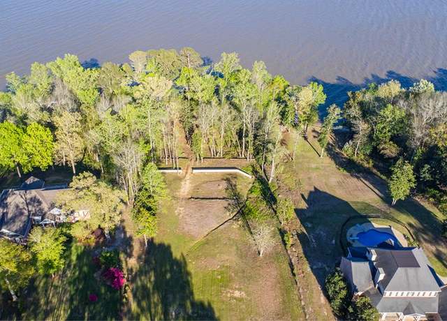 Property at 233 Robert E. Lee Way, Eufaula, AL 36027