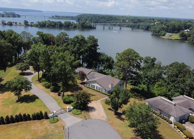 Property at 522 St. Francis Rd, Eufaula, AL 36027, 5 beds, 4 baths