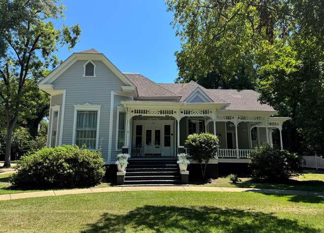 Property at 715 Eufaula Ave, Eufaula, AL 36027, 4 beds, 2.5 baths