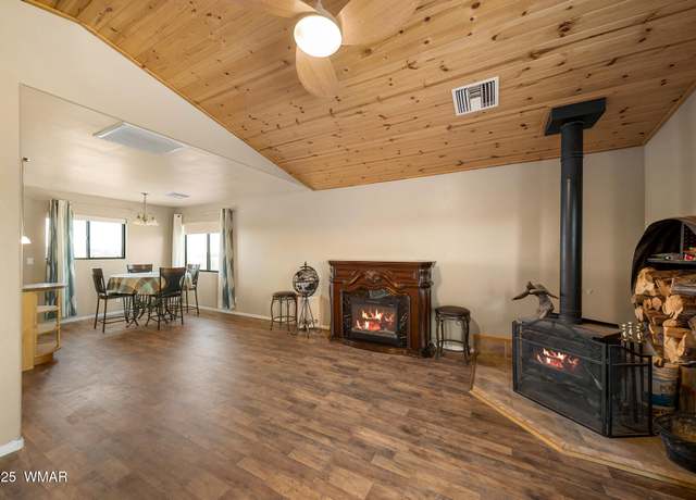 Property at 8286 Pinon Dr, Show Low, AZ 85901, 3 beds, 2 baths