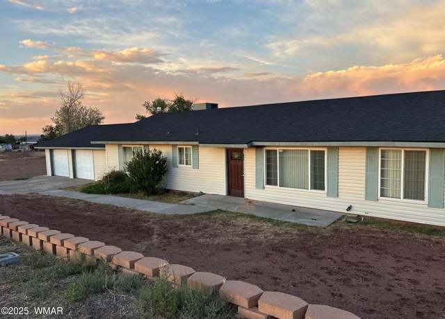 Property at 695 W 13th, St. Johns, AZ 85936, 3 beds, 2 baths