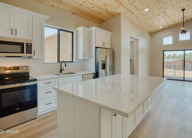 Property at 4690 West Tatanka Loop, Show Low, AZ 85901, 3 beds, 2 baths