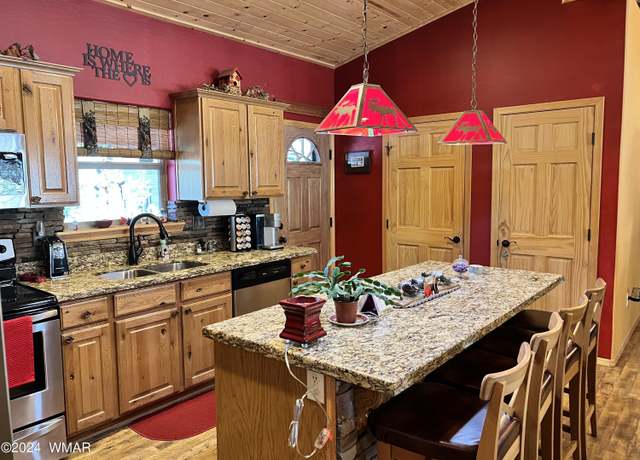 Property at 1021 E Tyson Pl, Show Low, AZ 85901, 2 beds, 2 baths