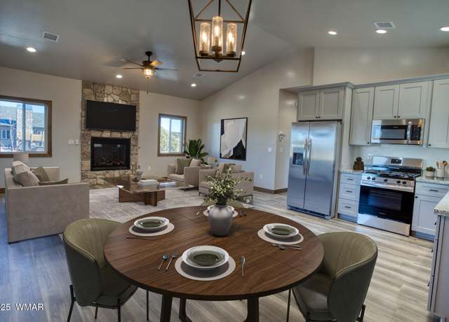 Property at 2101 E Rimstone Dr, Show Low, AZ 85901, 2 beds, 2 baths