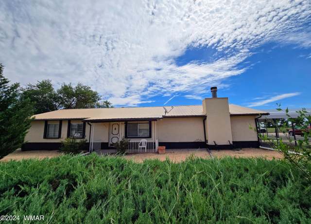 Property at 295 W 10th St, St. Johns, AZ 85936, 3 beds, 2 baths