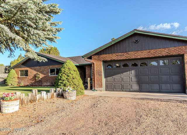 Property at 1092 Cedar Dr, Show Low, AZ 85901, 4 beds, 2 baths