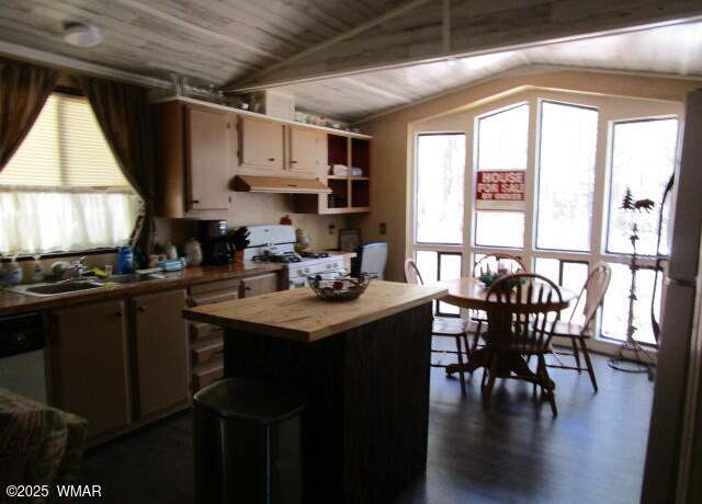 Property at 3860 S White Mountain Rd, Show Low, AZ 85901, 1 bed, 1 bath