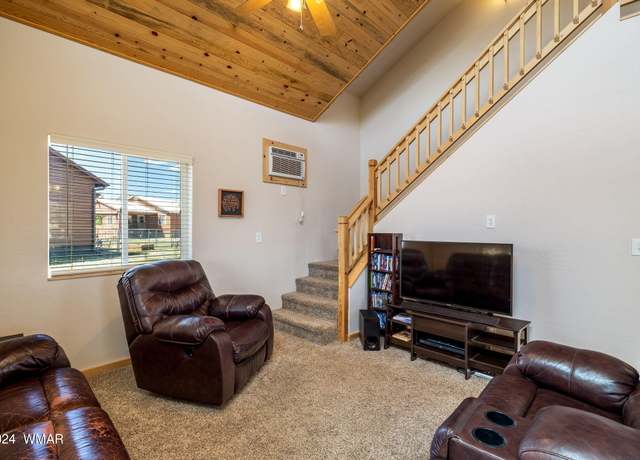 Property at 2751 Pine View Ct, Overgaard, AZ 85933, 3 beds, 2 baths