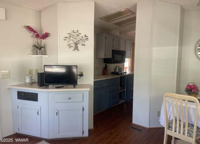 Property at 2800 S White Mountain Rd, Show Low, AZ 85901, 1 bed, 1 bath