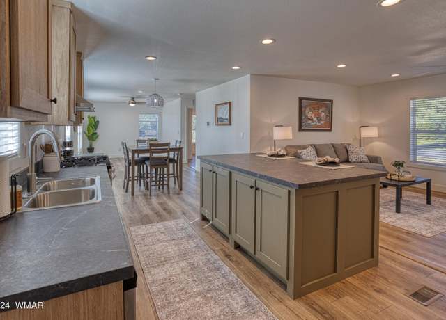 Property at 5284 Lake Dr, Lakeside, AZ 85929, 3 beds, 2 baths