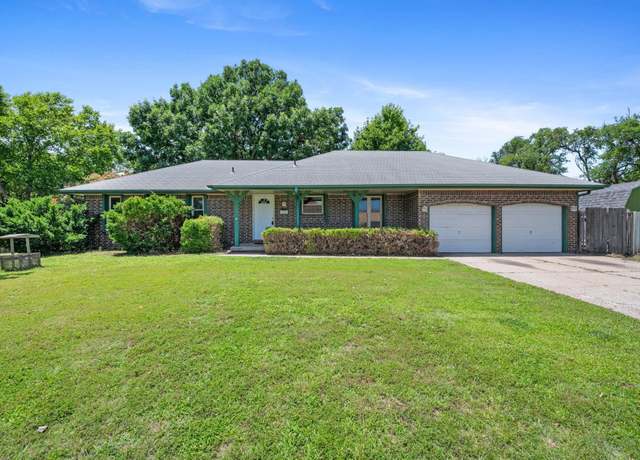 Property at 319 S Jonathan St, Maize, KS 67101, 4 beds, 2.5 baths