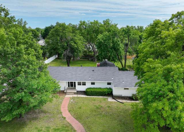 Property at 5 Indian Ln, Newton, KS 67114, 3 beds, 3 baths