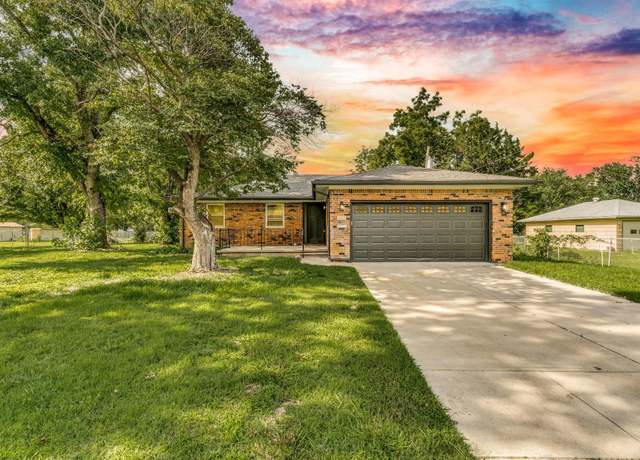 Property at 2920 W 16th St N, Wichita, KS 67203, 4 beds, 3 baths