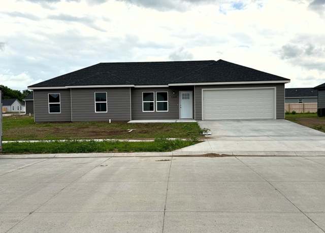 Property at 1218 Harbor Dr, Salina, KS 67401, 3 beds, 2 baths