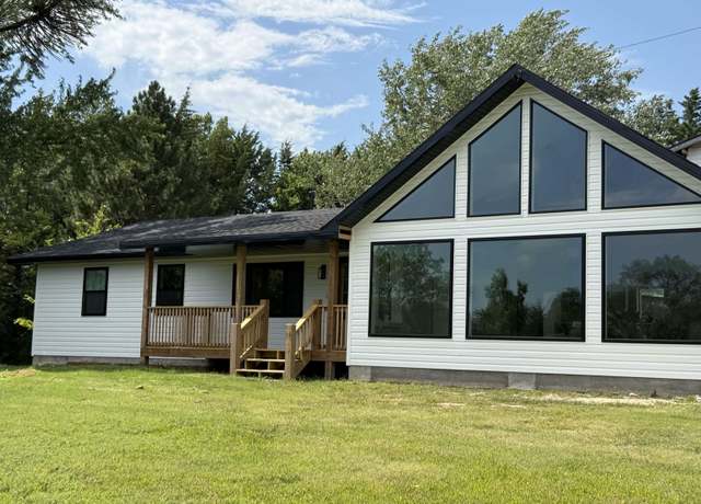 Property at 5 Dan Dr, Marion, KS 66861, 2 beds, 2 baths