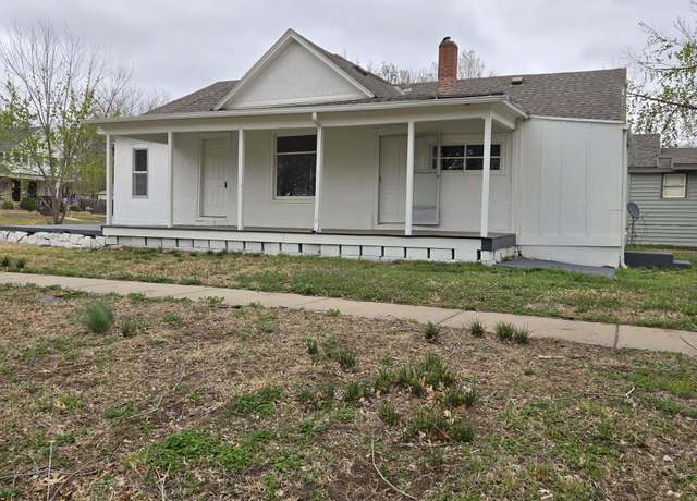 Property at 401 E 12th Ave, Winfield, KS 67156, 2 beds, 1 bath