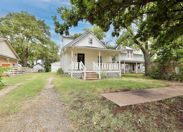Property at 1115 W Lincoln Ave, Wellington, KS 67152, 3 beds, 1 bath
