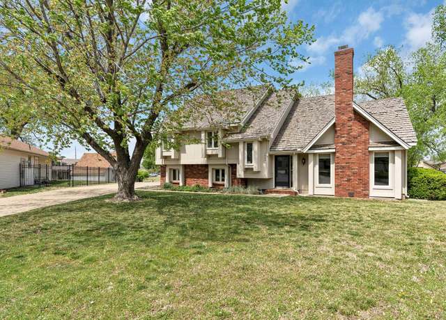 Property at 1803 S White Oak Cir, Wichita, KS 67207, 4 beds, 2.5 baths