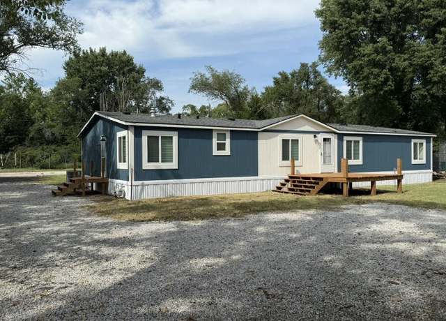 Property at 218 W 82nd St S, Haysville, KS 67060, 4 beds, 3 baths