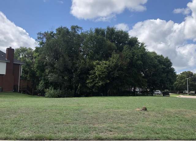 Property at 7402 W Lakewood Cir, Wichita, KS 67205