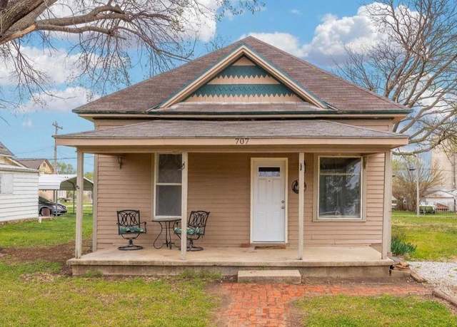 Property at 707 S H St, Wellington, KS 67152, 2 beds, 1 bath